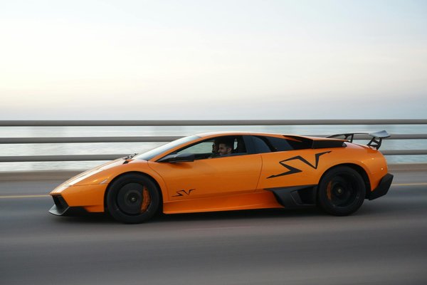 Comment les systèmes de surveillance de la température des pneus influencent-ils la sécurité des véhicules de course?